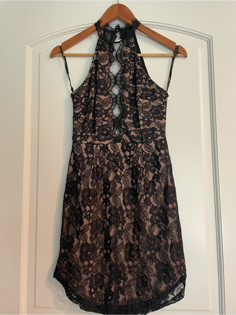 NWT Forever 21 Sleeveless Black Lace Halter Dress with Nude Lining Size S